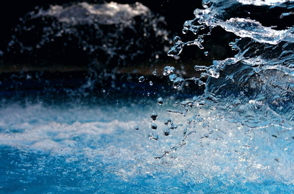 Les PFAS dans l'Eau : Risques et Solutions